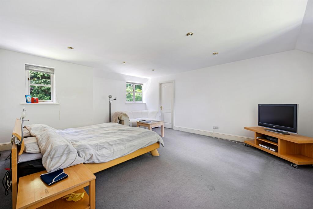 6 bedroom detached house for sale in Bollinway, Hale, Altrincham, WA15